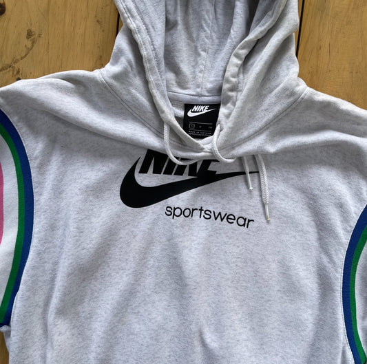 Sueter Nike, S