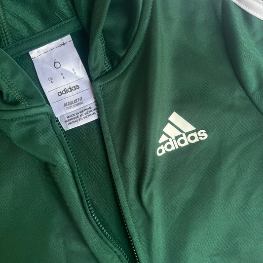 Chumpa Adidas, 6 años